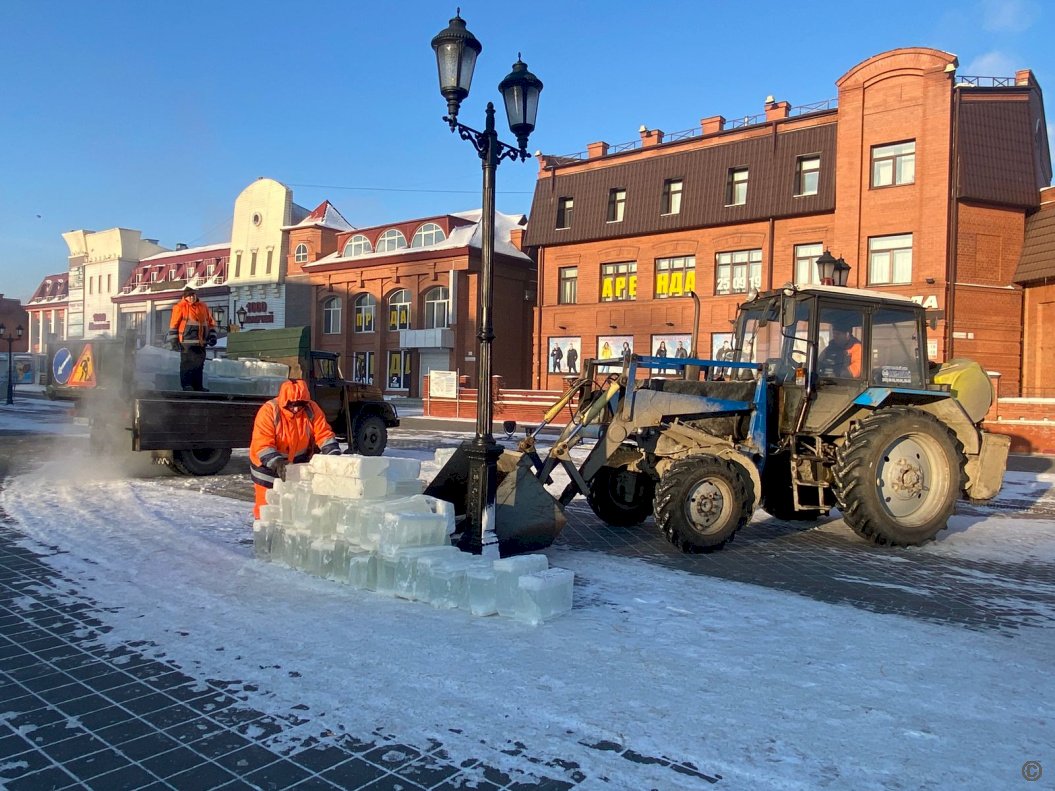 Лёд завезли на новую главную новогоднюю площадку в Барнауле. Что сделают из  замороженной воды? | 01.12.2022 | Барнаул - БезФормата