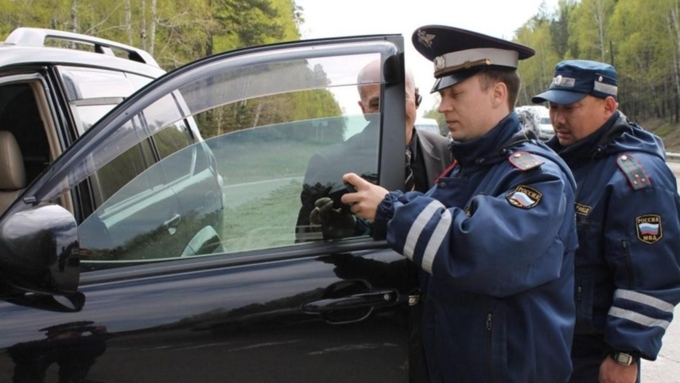 Штрафы за тонировку стекол автомобиля предложили отменить в Госдуме