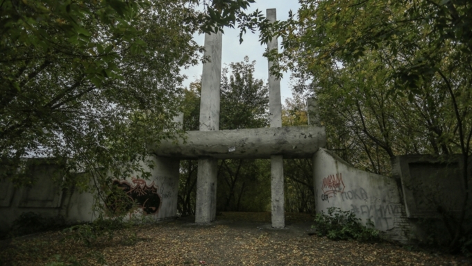 Жуткое место: как выглядит самый заброшенный парк Барнаула