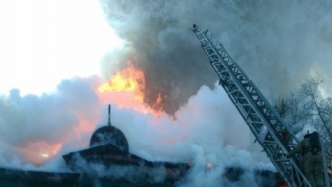Масштабный пожар на площади Свободы в Барнауле удалось ликвидировать