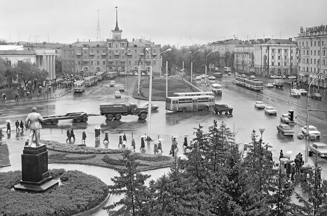 Площадь Октября в 90 годы ХХ века.