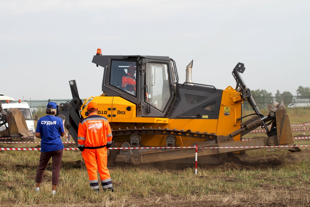 лучший профессии. алтайские дорожники. дорожники алтая. лучший по профессии дорожник. дсу 8 поспелиха.
