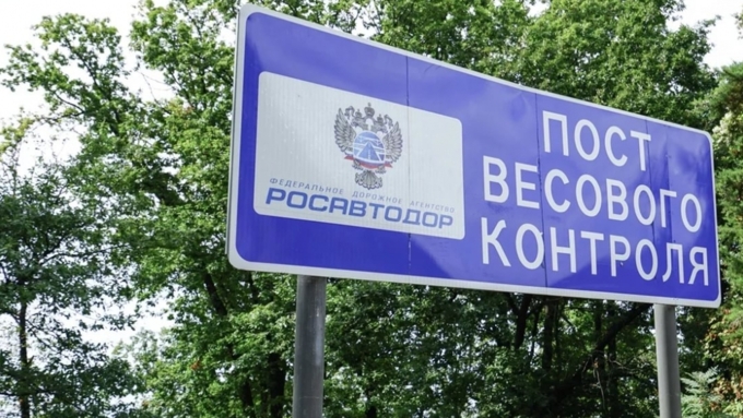 Вес большегрузов в Алтайском крае стали измерять прямо на ходу