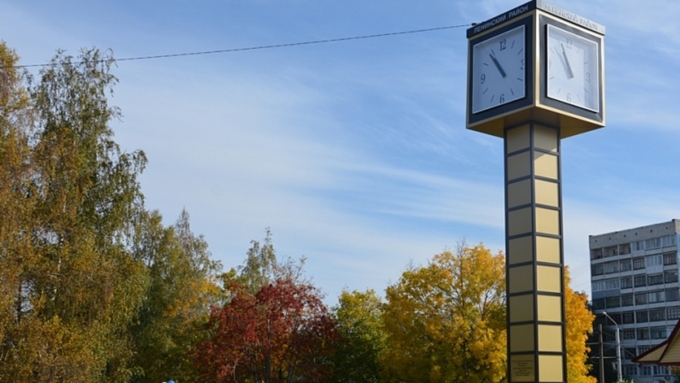 Часы на улице Георгия Исакова в Барнауле получили второе рождение