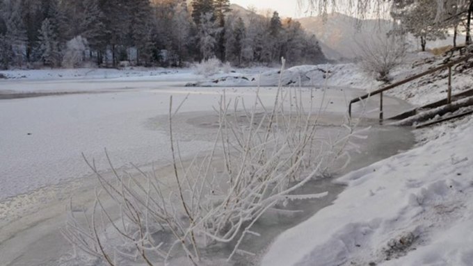 На Алтае впервые за несколько лет замерзли Голубые озера