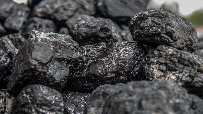 Угля не купить. В районах Алтайского края накануне морозов люди не знают, чем топить печи 