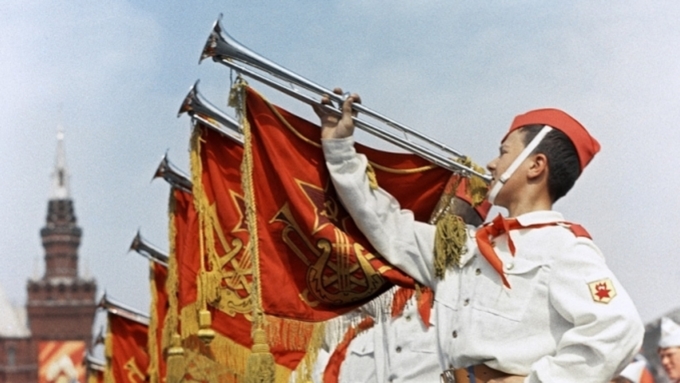 Ностальгические фото советских пионеров и воспоминания о детстве в галстуках известных персон Алтайского края