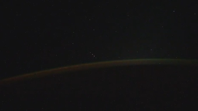 Российский космонавт опубликовал видео с пятью НЛО