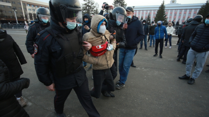 Несанкционированный митинг прошёл на площади Советов в Барнауле 