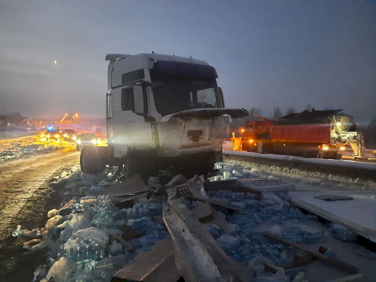 Трасса барнаул новосибирск сегодня. Авария казачий Алтайский край. Фура большегруз. Авария Новосибирск Барнаул. ДТП трасса Барнаул Новосибирск.