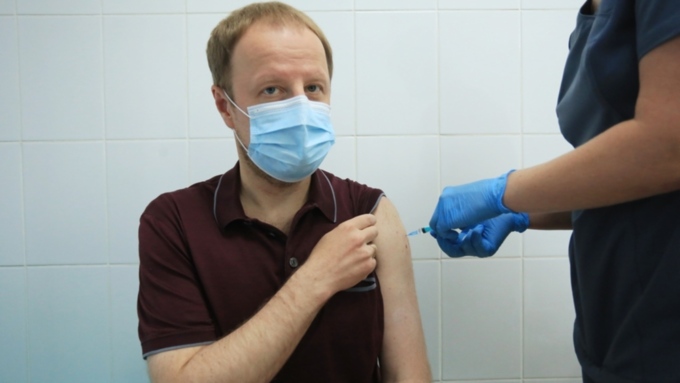 Глава Алтайского края сделал прививку от коронавируса