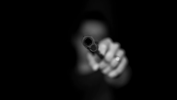 Жительница Алтайского края случайно застрелила знакомого из пистолета