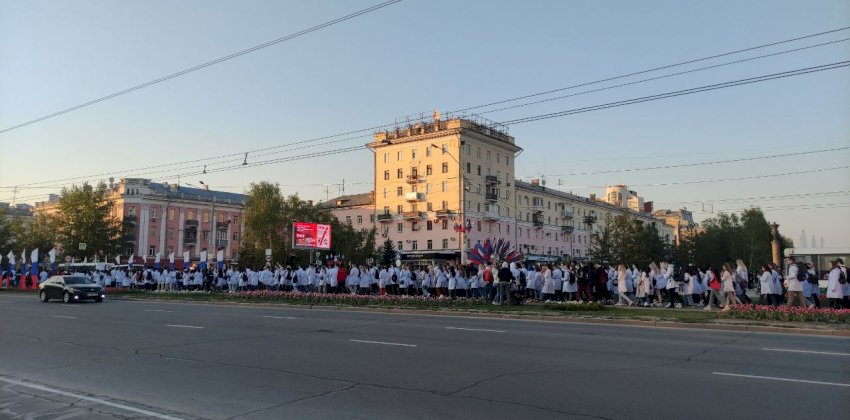 «Дорогой милосердия». Шествие памяти военных медиков прошло в Барнауле