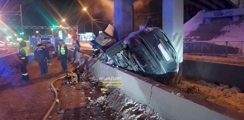 Рядом с улицей Барнаульской во время погони погиб водитель «Хонды», которую выбросило под мост