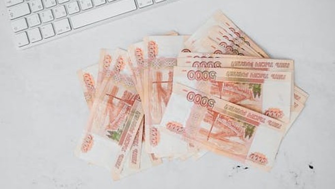 Почти полмиллиарда рублей взыскали с алиментщиков Алтайского края за год