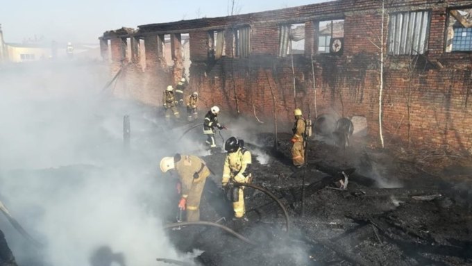 В МЧС рассказали подробности крупного пожара на улице Кулагина в Барнауле
