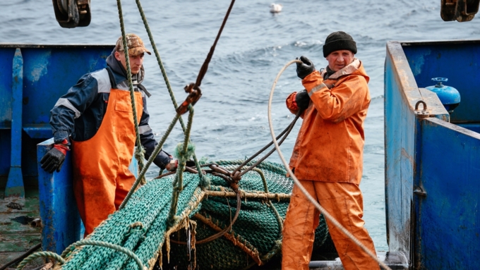 Украинское судно задержали в Крыму за незаконную ловлю рыбы