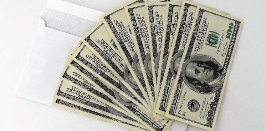 Центробанк до сентября ограничил выдачу наличной валюты