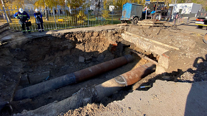 В СГК объяснили, почему этой осенью в Барнауле постоянно рвутся трубы