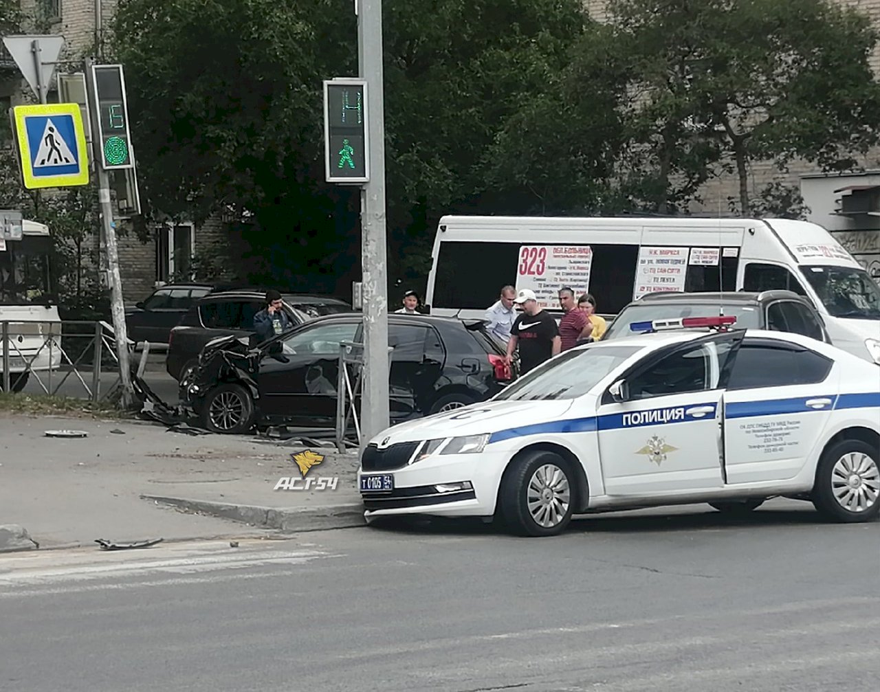 В Новосибирске полицейские попали в ДТП. Ранен водитель гражданской машины