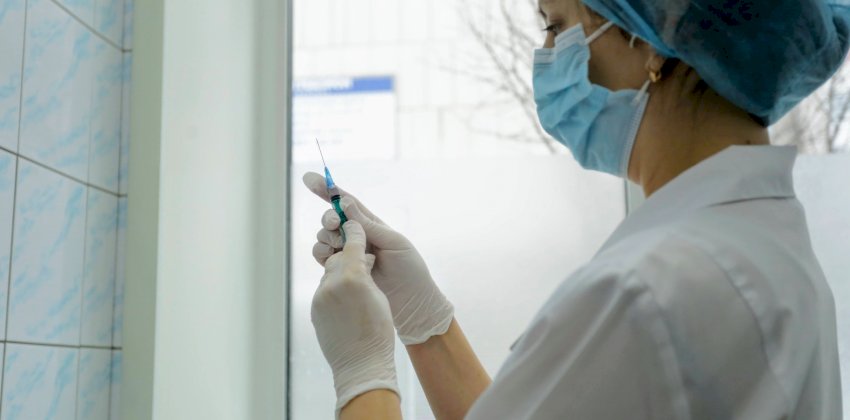 В России приостановили выпуск вакцин «КовиВак» и «ЭпиВакКорона»