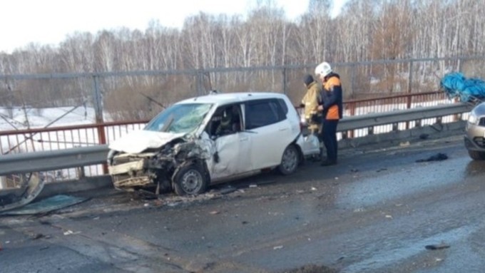 Два человека погибли в массовом ДТП под Новосибирском 
