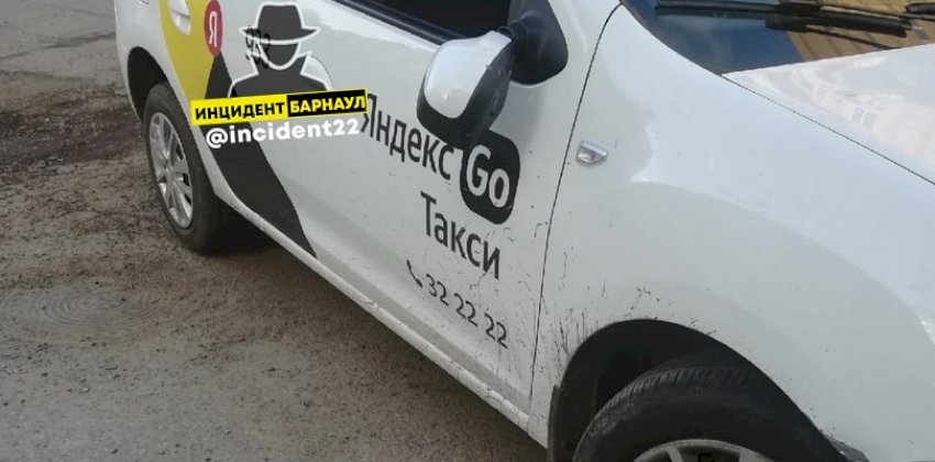В Барнауле пьяные пассажиры устроили драку с водителем такси