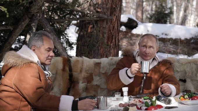 Появились фото и видео с отдыха Путина и Шойгу в Сибири
