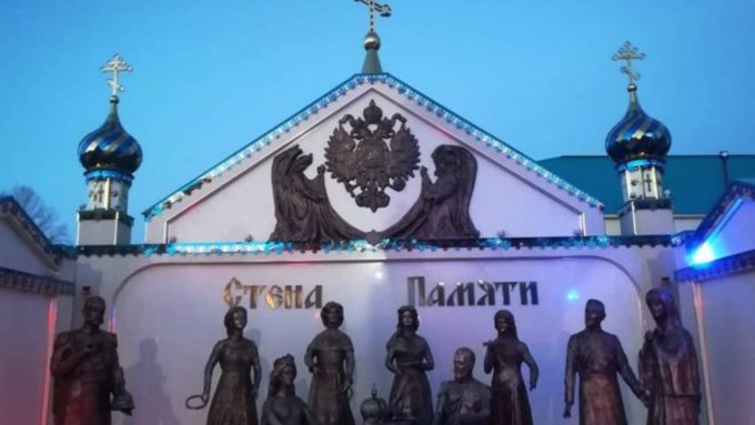 Единственный в РФ памятник царской семье появился в Бийске