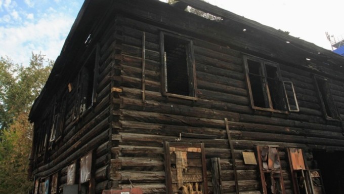 Сгоревшее в центре Барнаула здание оказалось историческим