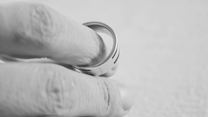 Поздний развод: психолог объяснил, почему расходятся пары в зрелом возрасте