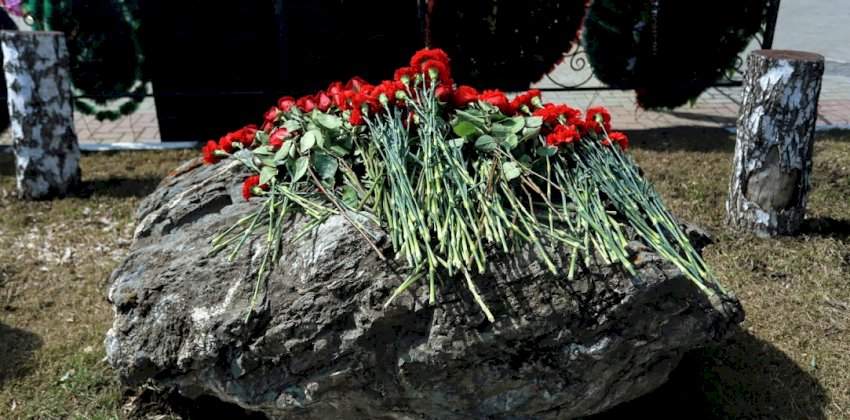 В Барнауле женщина воровала цветы с могил на продажу