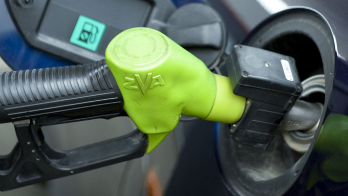 Росстандарт опубликовал список АЗС с некачественным топливом