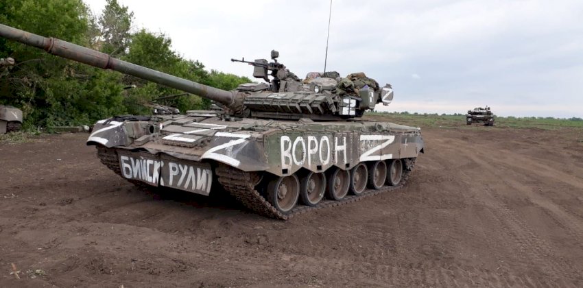 «Бийск рулит». В боях на Украине замечен танк с алтайской надписью на фартуке