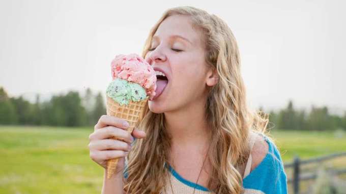 В Роскачестве рассказали, почему мороженое стоит есть даже при простуде