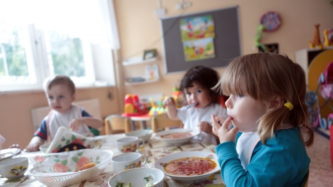 Размер родительской платы повысят в детсадах Барнаула, чтобы вкусно кормить детей
