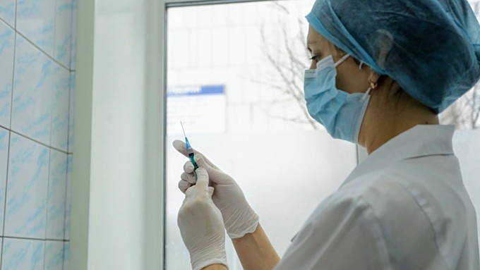 Темпы вакцинации от коронавируса на Алтае достигли рекорда на фоне введения QR-кодов