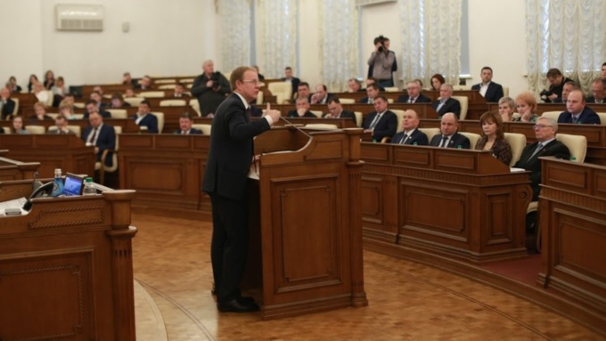 А что делает власть? Депутаты подготовили вопросы к отчету губернатора Алтайского края