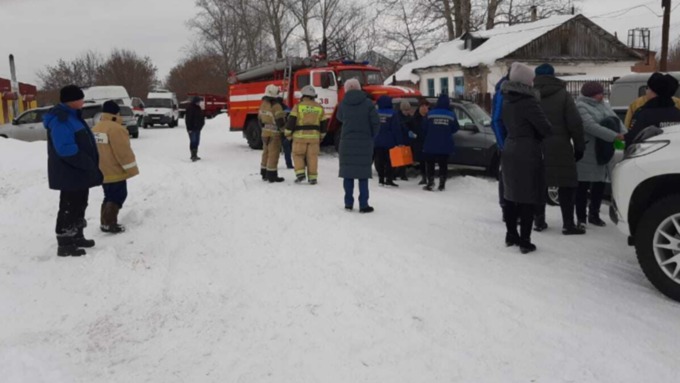 МЧС опубликовало кадры из алтайского села, где под завалами снега погибли четыре человека
