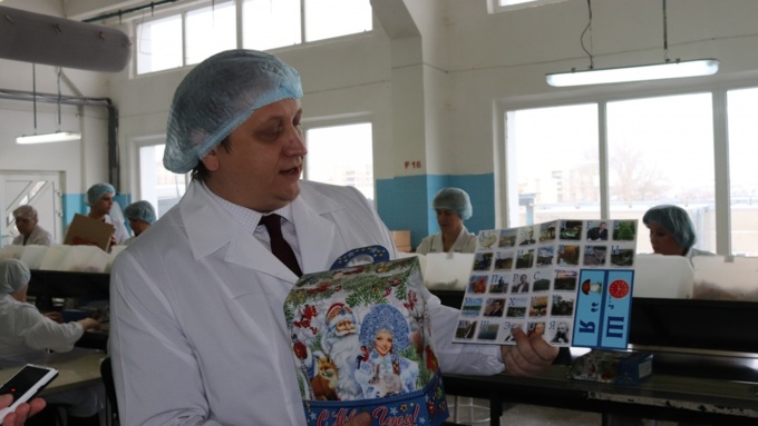 Министр образования оценил губернаторские подарки алтайским школьникам