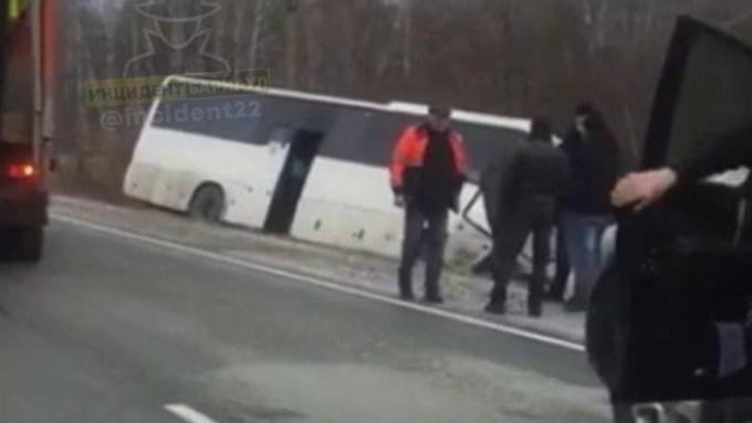 Двое детей и двое взрослых погибли в аварии с пассажирским автобусом, следующим в Барнаул