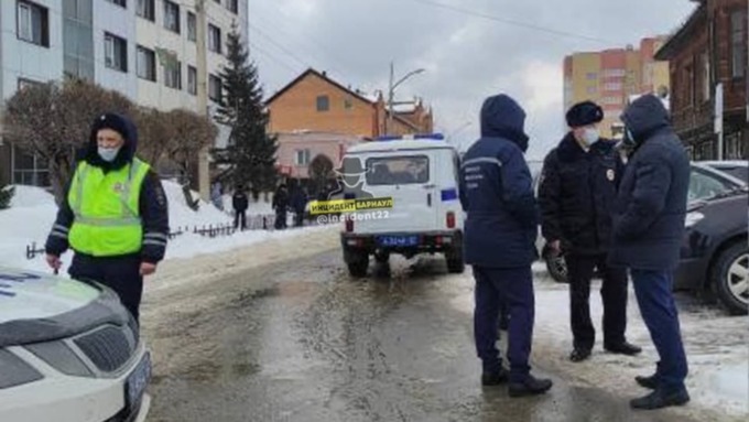 Бомбу в здании службы судебных приставов в Барнауле не нашли
