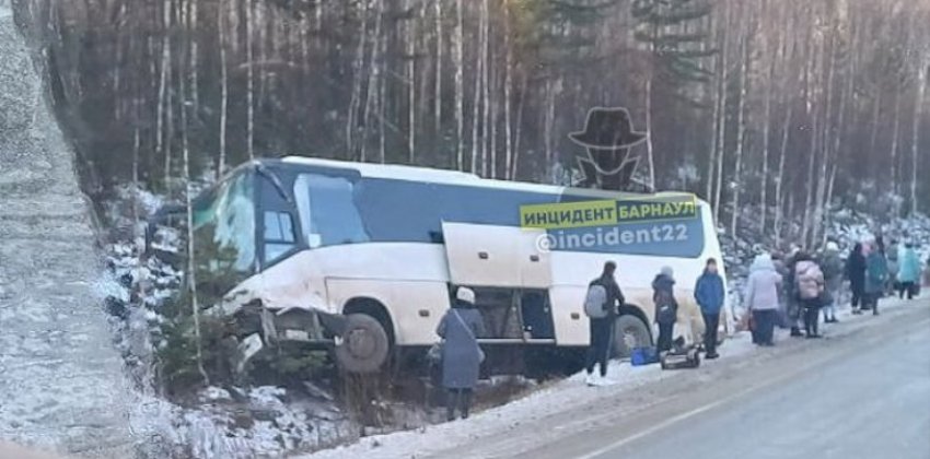  В салоне было 49 пассажиров. Появились подробности столкновения автобуса с грузовиком в Алтайском крае 