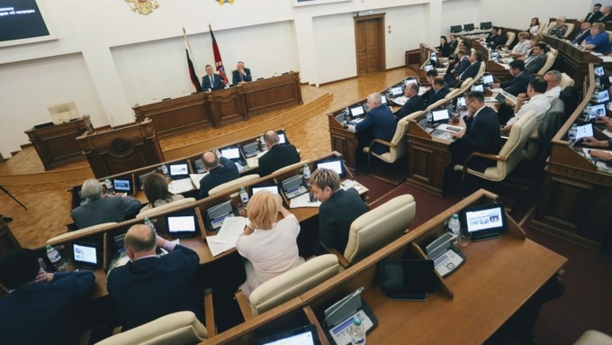 Всё хорошо, всё плохо. Депутаты приняли бюджет Алтайского края с критикой и спорами