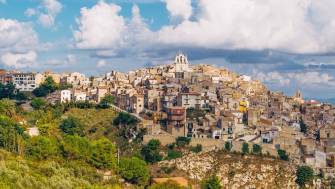 Около сотни домов на Сицилии выставили на продажу за €1