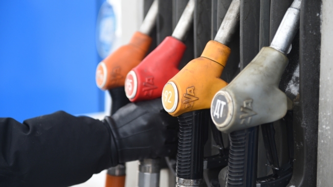 Цены на бензин в Алтайском крае поползли вверх после 10 недель 