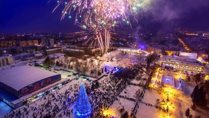 От пустыря до ярмарок и концертов: как менялась площадь Сахарова в Барнауле