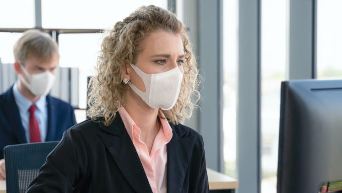 В маске и без обеда. Как правильно возвращаться на работу во время пандемии?