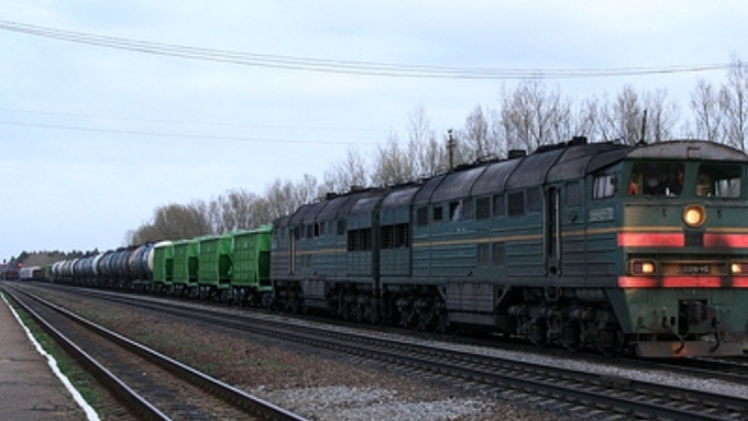 Мужчина погиб под составом грузового поезда в Рубцовске