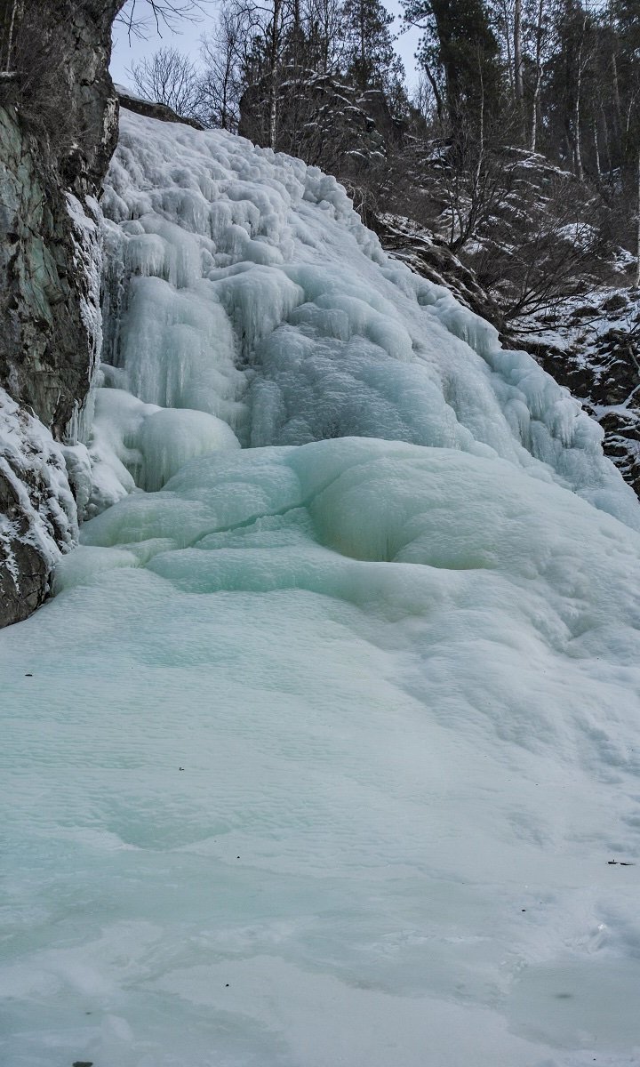 Камышлинский водопад зимой